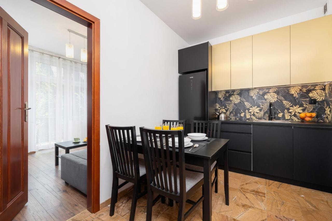 Apartments On Krupowki Street With Mountain View By Noclegi Renters Zakopane Buitenkant foto